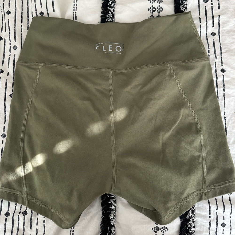 Fleo Shorts